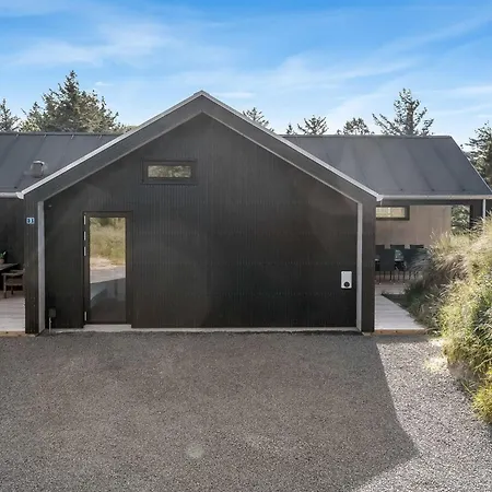 Helga - 900m From The Sea By Interhome *