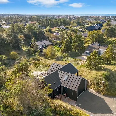 Helga - 900m From The Sea By Interhome